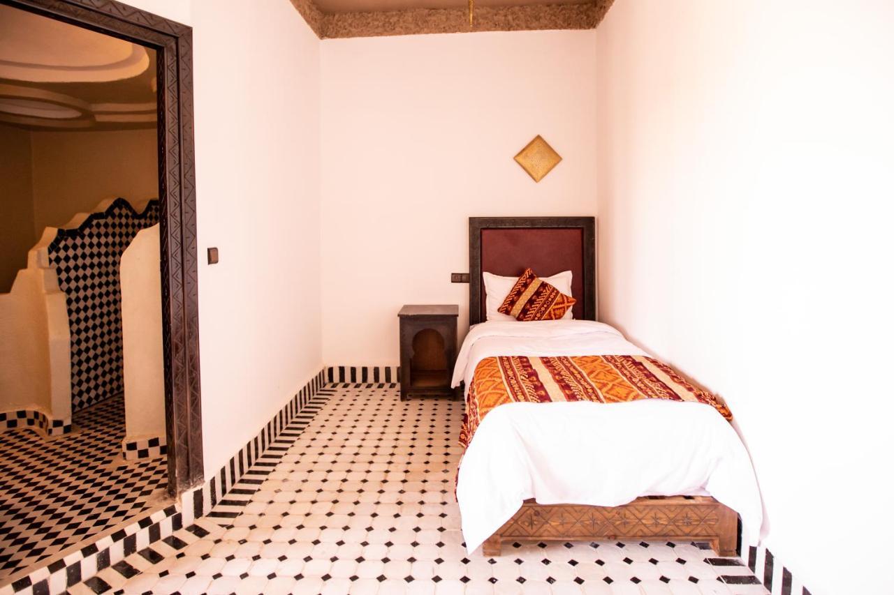 Riad Merzouga Dunes Екстер'єр фото